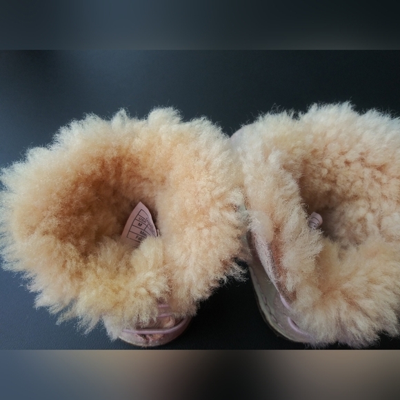 UGG Baby Girl Boot Size M - Picture 7 of 9